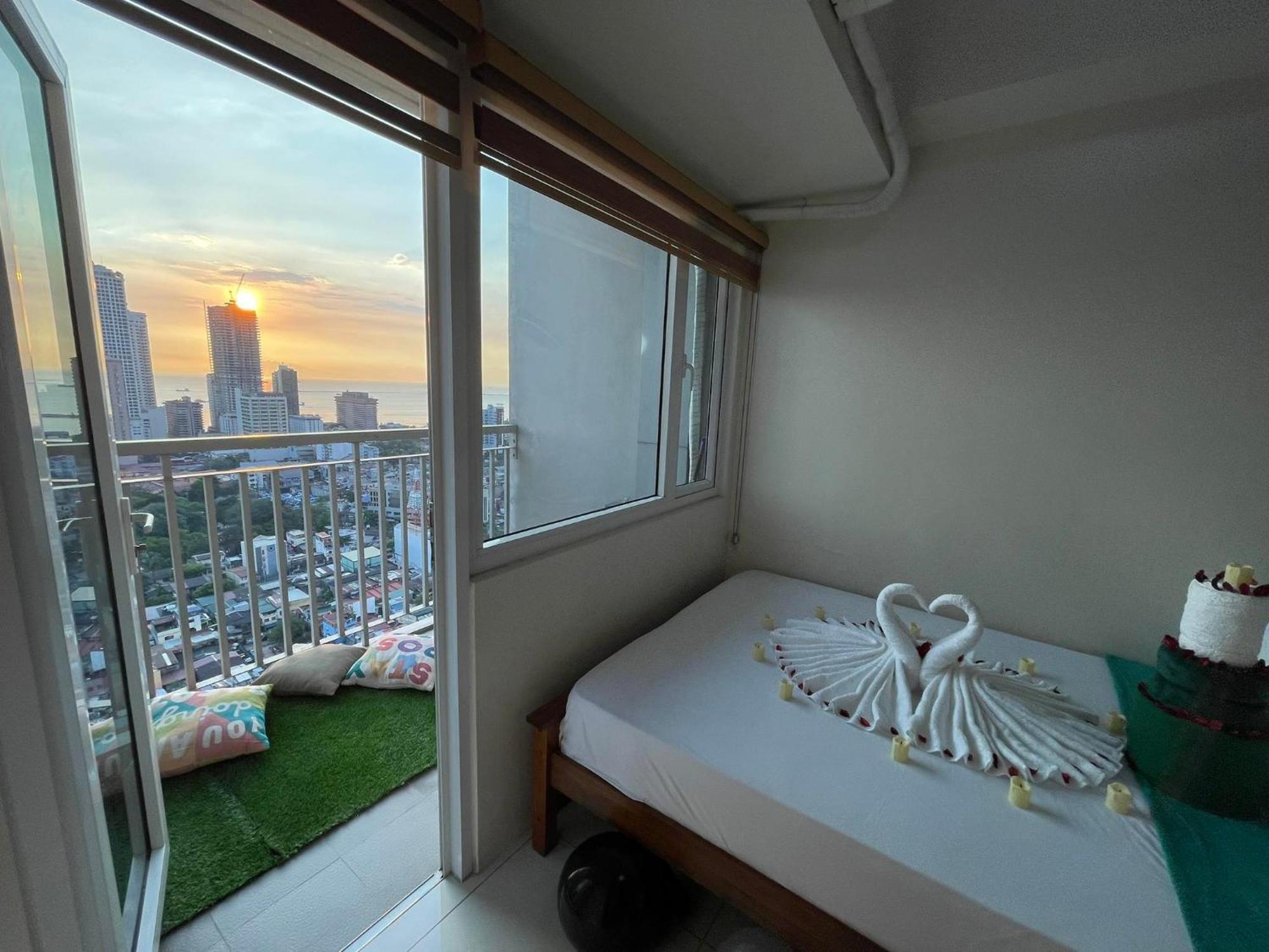 Green Residences Staycation By Pbyy With Complimentary Breakfast For 2 Manila Exterior photo