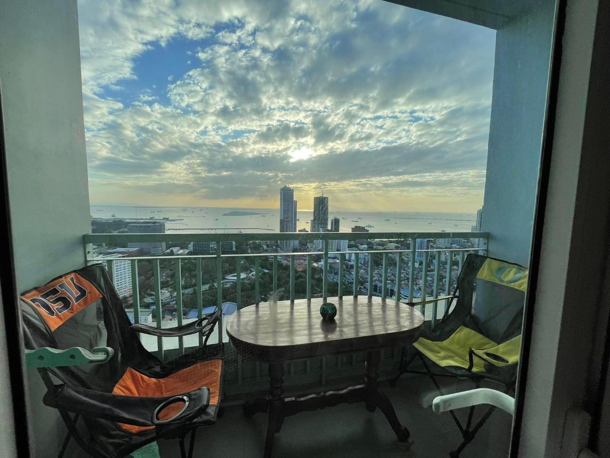 Green Residences Staycation By Pbyy With Complimentary Breakfast For 2 Manila Exterior photo